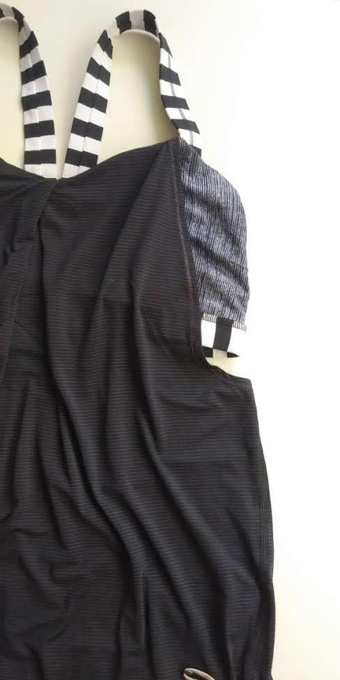 Camiseta Deportiva Amarilla Fosforescente y Negra. Tirantes Finos y Sujetador FILA. Talla S