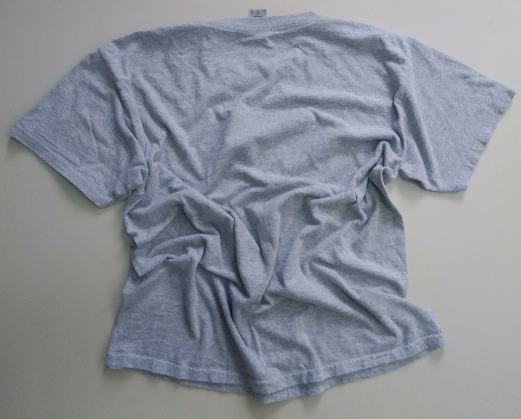 Camiseta Unisex Gris Claro con Dibujo de Cara de Perro Colores Fosforescentes Manga Corta GILDAN. Talla L