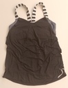 Camiseta Deportiva Gris en Área del Sujetador y Negra. Tirantes Finos y Sujetador LULÚ LEMON. Talla M