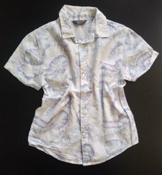Camisa Manga Corta Niño Blanca Estampados Hojas Tropicales Moradas y Azules PRIMARK. Talla 6-7 años